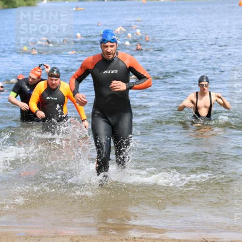 16.06.2024 - 26. Vierlanden-Triathlon Strokosch-Dieckow http://msf.ph/oto/6326394 16.06.2024 10:59:05 Schwimmen 247, 262, 304, 315, 322, 325, 351, 247, 262, 304, 315, 322, 325, 351 meine-sportfotos.de