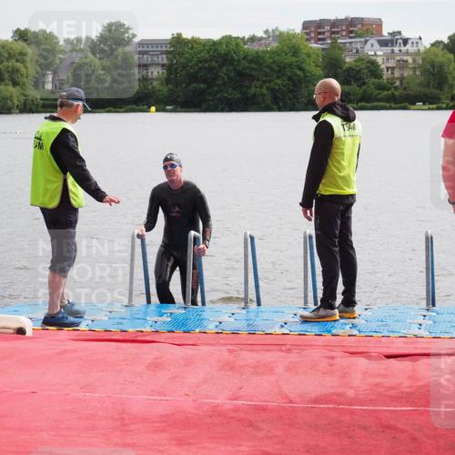 16.06.2024 - 7 Türme Triathlon KatJ http://msf.ph/oto/6326429 16.06.2024 09:39:25 Schwimmen 120, 135 meine-sportfotos.de