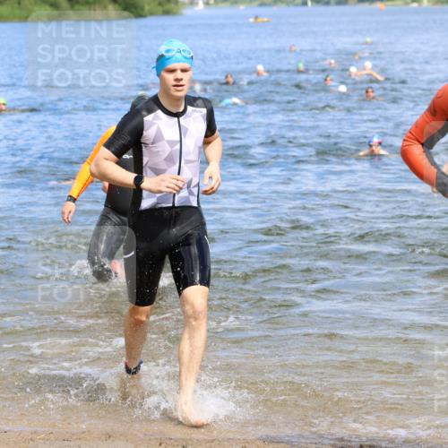 16.06.2024 - 26. Vierlanden-Triathlon Strokosch-Dieckow http://msf.ph/oto/6326451 16.06.2024 10:59:06 Schwimmen 247, 262, 270, 304, 315, 322, 325, 351, 247, 262, 270, 304, 315, 322, 325, 351 meine-sportfotos.de