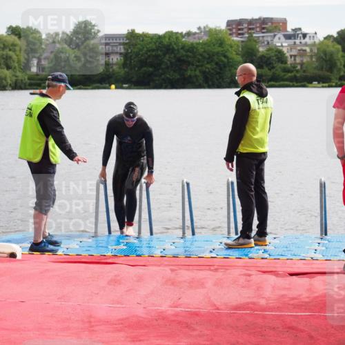 16.06.2024 - 7 Türme Triathlon KatJ http://msf.ph/oto/6326456 16.06.2024 09:39:26 Schwimmen 120, 135 meine-sportfotos.de