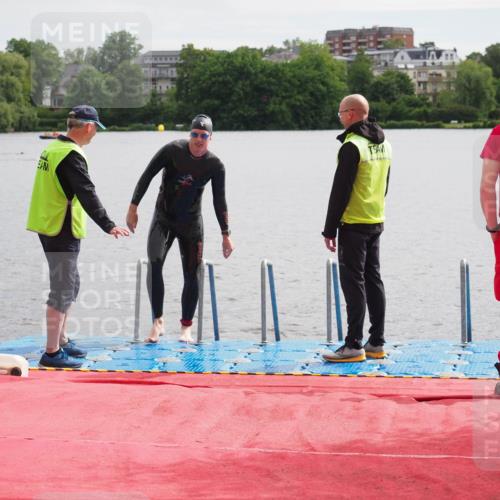16.06.2024 - 7 Türme Triathlon KatJ http://msf.ph/oto/6326471 16.06.2024 09:39:26 Schwimmen 120, 135 meine-sportfotos.de