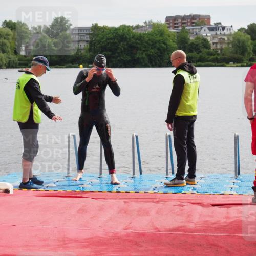 16.06.2024 - 7 Türme Triathlon KatJ http://msf.ph/oto/6326485 16.06.2024 09:39:27 Schwimmen 120, 135 meine-sportfotos.de
