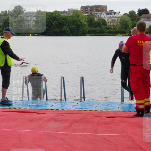 16.06.2024 - 7 Türme Triathlon KatJ http://msf.ph/oto/6326826 16.06.2024 09:42:09 Schwimmen 117, 123 meine-sportfotos.de