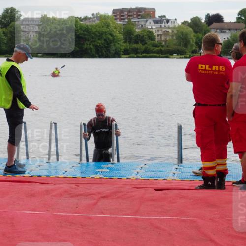16.06.2024 - 7 Türme Triathlon KatJ http://msf.ph/oto/6327041 16.06.2024 09:43:19 Schwimmen 3 meine-sportfotos.de