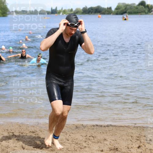 16.06.2024 - 26. Vierlanden-Triathlon Strokosch-Dieckow http://msf.ph/oto/6327140 16.06.2024 10:59:52 Schwimmen 230, 232, 242, 246, 248, 284, 285, 337, 230, 232, 242, 246, 248, 284, 285, 337 meine-sportfotos.de