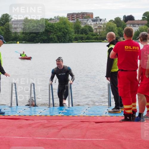 16.06.2024 - 7 Türme Triathlon KatJ http://msf.ph/oto/6327304 16.06.2024 09:44:48 Schwimmen 122, 127 meine-sportfotos.de