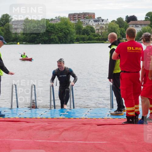 16.06.2024 - 7 Türme Triathlon KatJ http://msf.ph/oto/6327306 16.06.2024 09:44:48 Schwimmen 122, 127 meine-sportfotos.de