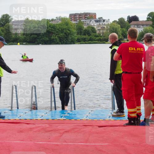 16.06.2024 - 7 Türme Triathlon KatJ http://msf.ph/oto/6327309 16.06.2024 09:44:48 Schwimmen 122, 127 meine-sportfotos.de
