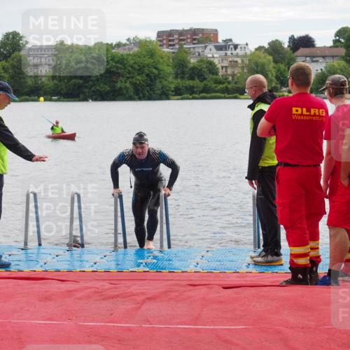 16.06.2024 - 7 Türme Triathlon KatJ http://msf.ph/oto/6327315 16.06.2024 09:44:48 Schwimmen 122, 127 meine-sportfotos.de