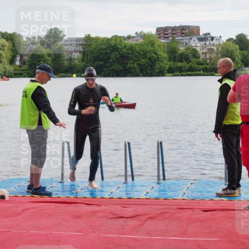 16.06.2024 - 7 Türme Triathlon KatJ http://msf.ph/oto/6327373 16.06.2024 09:44:54 Schwimmen 122, 127 meine-sportfotos.de