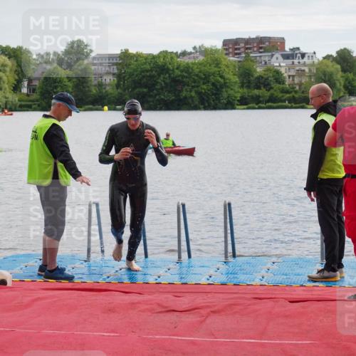 16.06.2024 - 7 Türme Triathlon KatJ http://msf.ph/oto/6327376 16.06.2024 09:44:55 Schwimmen 127 meine-sportfotos.de