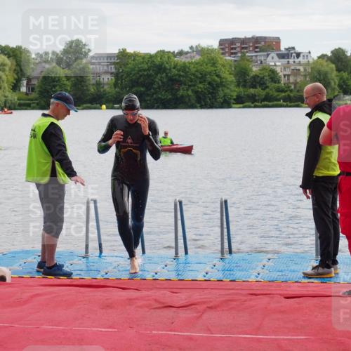 16.06.2024 - 7 Türme Triathlon KatJ http://msf.ph/oto/6327380 16.06.2024 09:44:55 Schwimmen 127 meine-sportfotos.de
