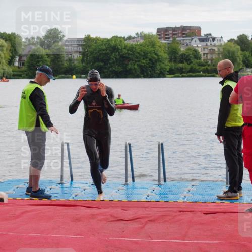 16.06.2024 - 7 Türme Triathlon KatJ http://msf.ph/oto/6327382 16.06.2024 09:44:55 Schwimmen 127 meine-sportfotos.de