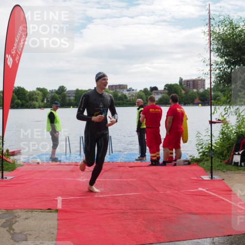 16.06.2024 - 7 Türme Triathlon KatJ http://msf.ph/oto/6327390 16.06.2024 09:44:57 Schwimmen 127 meine-sportfotos.de