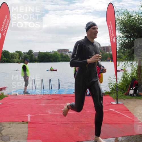 16.06.2024 - 7 Türme Triathlon KatJ http://msf.ph/oto/6327405 16.06.2024 09:44:57 Schwimmen 127 meine-sportfotos.de