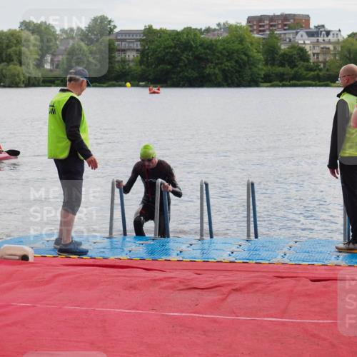 16.06.2024 - 7 Türme Triathlon KatJ http://msf.ph/oto/6327420 16.06.2024 09:45:56 Schwimmen 613 meine-sportfotos.de