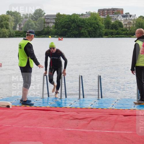 16.06.2024 - 7 Türme Triathlon KatJ http://msf.ph/oto/6327436 16.06.2024 09:45:58 Schwimmen 613 meine-sportfotos.de