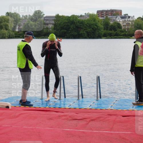 16.06.2024 - 7 Türme Triathlon KatJ http://msf.ph/oto/6327449 16.06.2024 09:45:58 Schwimmen 613 meine-sportfotos.de
