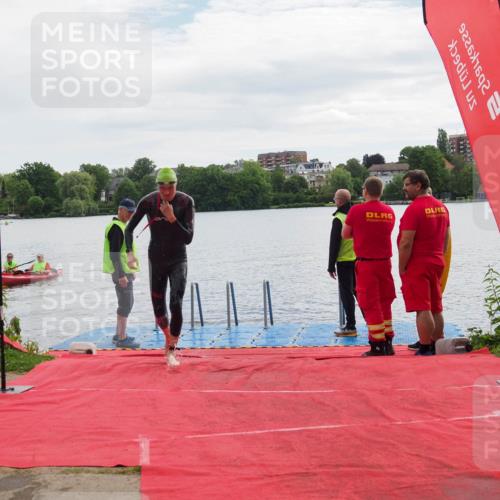 16.06.2024 - 7 Türme Triathlon KatJ http://msf.ph/oto/6327455 16.06.2024 09:46:00 Schwimmen 613 meine-sportfotos.de