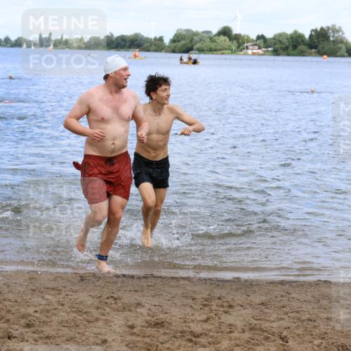 16.06.2024 - 26. Vierlanden-Triathlon Strokosch-Dieckow http://msf.ph/oto/6327598 16.06.2024 11:00:13 Schwimmen 261, 283, 286, 335, 340, 344, 1274, 261, 283, 286, 335, 340, 344, 1274 meine-sportfotos.de