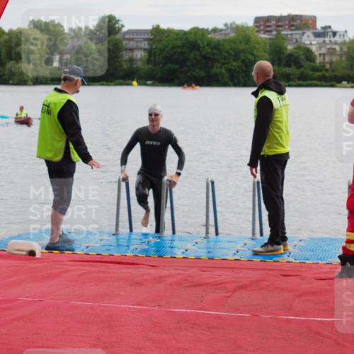 16.06.2024 - 7 Türme Triathlon KatJ http://msf.ph/oto/6327856 16.06.2024 09:51:06 Schwimmen 113 meine-sportfotos.de