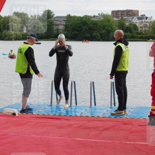 16.06.2024 - 7 Türme Triathlon KatJ http://msf.ph/oto/6327871 16.06.2024 09:51:07 Schwimmen 113 meine-sportfotos.de