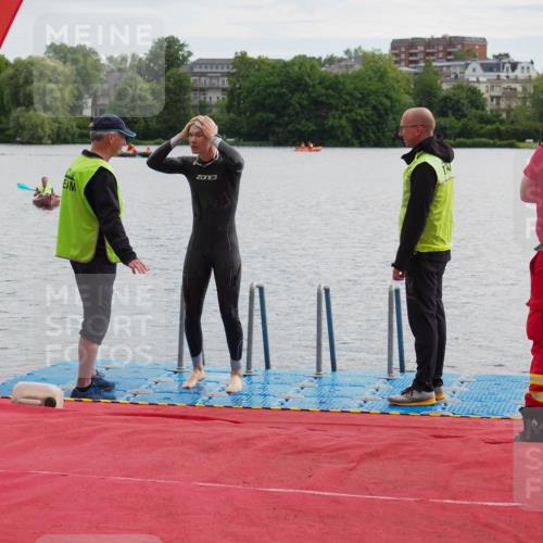 16.06.2024 - 7 Türme Triathlon KatJ http://msf.ph/oto/6327890 16.06.2024 09:51:08 Schwimmen 113 meine-sportfotos.de