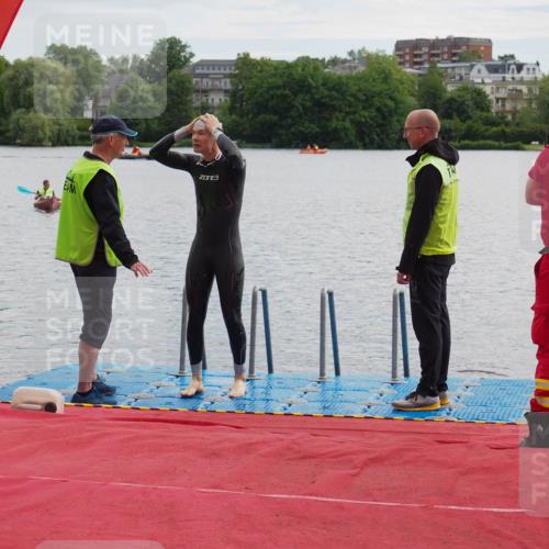 16.06.2024 - 7 Türme Triathlon KatJ http://msf.ph/oto/6327897 16.06.2024 09:51:09 Schwimmen 113 meine-sportfotos.de