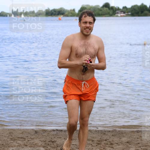16.06.2024 - 26. Vierlanden-Triathlon Strokosch-Dieckow http://msf.ph/oto/6327908 16.06.2024 11:00:55 Schwimmen 347, 347 meine-sportfotos.de