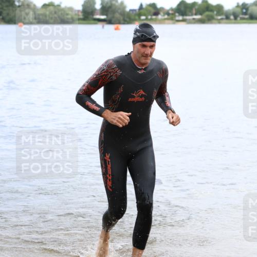 16.06.2024 - 26. Vierlanden-Triathlon Strokosch-Dieckow http://msf.ph/oto/6328441 16.06.2024 11:04:47 Schwimmen 425, 431, 447, 425, 431, 447 meine-sportfotos.de