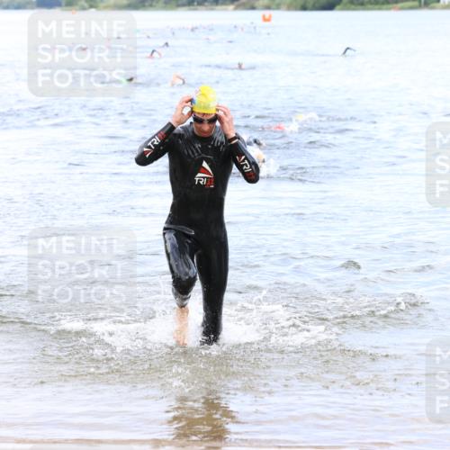 16.06.2024 - 26. Vierlanden-Triathlon Strokosch-Dieckow http://msf.ph/oto/6328586 16.06.2024 11:05:01 Schwimmen 431, 436, 447, 431, 436, 447 meine-sportfotos.de