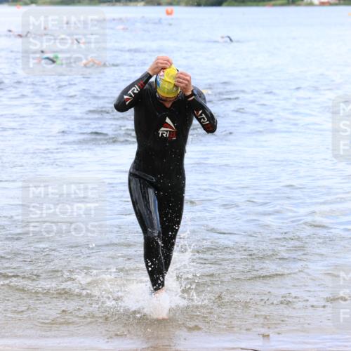 16.06.2024 - 26. Vierlanden-Triathlon Strokosch-Dieckow http://msf.ph/oto/6328615 16.06.2024 11:05:02 Schwimmen 431, 436, 447, 431, 436, 447 meine-sportfotos.de