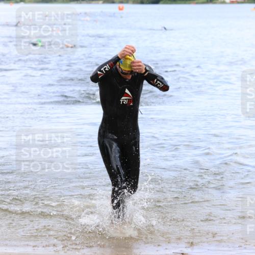 16.06.2024 - 26. Vierlanden-Triathlon Strokosch-Dieckow http://msf.ph/oto/6328625 16.06.2024 11:05:03 Schwimmen 431, 436, 447, 431, 436, 447 meine-sportfotos.de