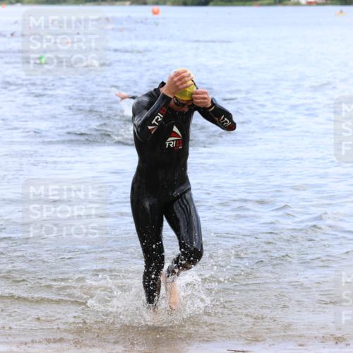 16.06.2024 - 26. Vierlanden-Triathlon Strokosch-Dieckow http://msf.ph/oto/6328636 16.06.2024 11:05:03 Schwimmen 431, 436, 447, 431, 436, 447 meine-sportfotos.de