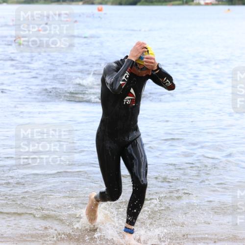 16.06.2024 - 26. Vierlanden-Triathlon Strokosch-Dieckow http://msf.ph/oto/6328657 16.06.2024 11:05:03 Schwimmen 431, 436, 447, 431, 436, 447 meine-sportfotos.de