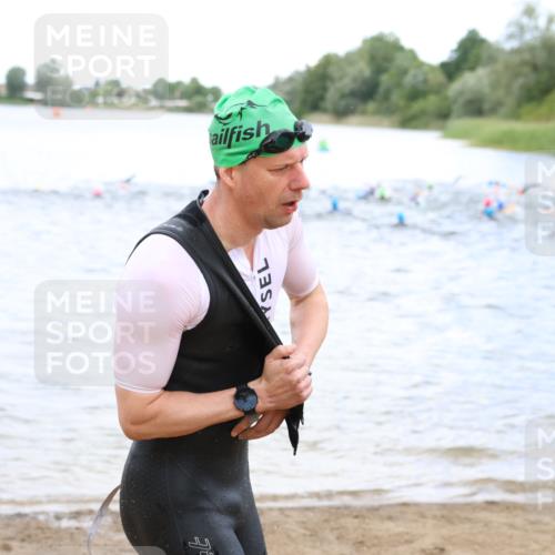 16.06.2024 - 26. Vierlanden-Triathlon Strokosch-Dieckow http://msf.ph/oto/6328950 16.06.2024 11:05:32 Schwimmen 361, 369, 383, 402, 415, 435, 439, 463, 361, 369, 383, 402, 415, 435, 439, 463 meine-sportfotos.de