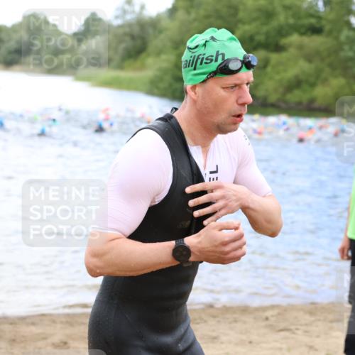 16.06.2024 - 26. Vierlanden-Triathlon Strokosch-Dieckow http://msf.ph/oto/6328973 16.06.2024 11:05:32 Schwimmen 361, 369, 383, 402, 415, 435, 439, 463, 361, 369, 383, 402, 415, 435, 439, 463 meine-sportfotos.de