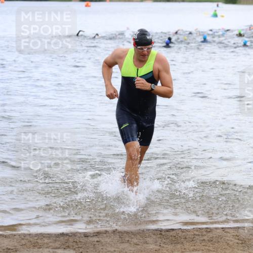 16.06.2024 - 26. Vierlanden-Triathlon Strokosch-Dieckow http://msf.ph/oto/6329020 16.06.2024 11:05:47 Schwimmen 445, 445 meine-sportfotos.de