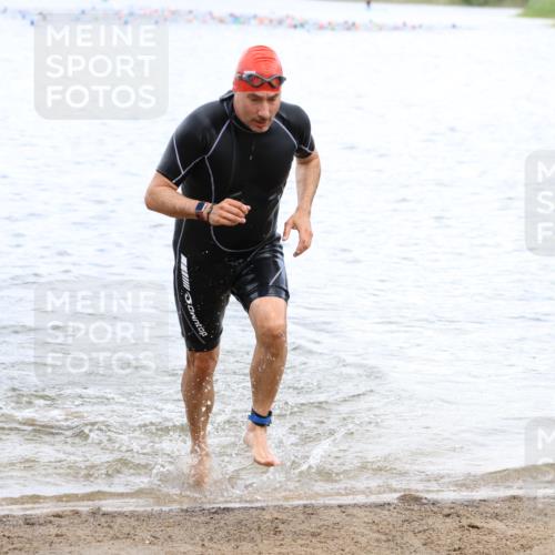 16.06.2024 - 26. Vierlanden-Triathlon Strokosch-Dieckow http://msf.ph/oto/6330118 16.06.2024 11:07:37 Schwimmen 363, 382, 405, 440, 468, 363, 382, 405, 440, 468 meine-sportfotos.de