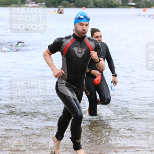 16.06.2024 - 26. Vierlanden-Triathlon Strokosch-Dieckow http://msf.ph/oto/6330178 16.06.2024 11:07:44 Schwimmen 374, 382, 405, 466, 468, 374, 382, 405, 466, 468 meine-sportfotos.de