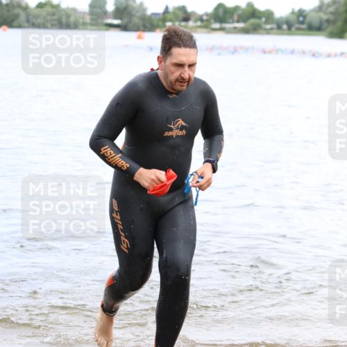 16.06.2024 - 26. Vierlanden-Triathlon Strokosch-Dieckow http://msf.ph/oto/6330210 16.06.2024 11:07:46 Schwimmen 374, 382, 405, 466, 468, 374, 382, 405, 466, 468 meine-sportfotos.de