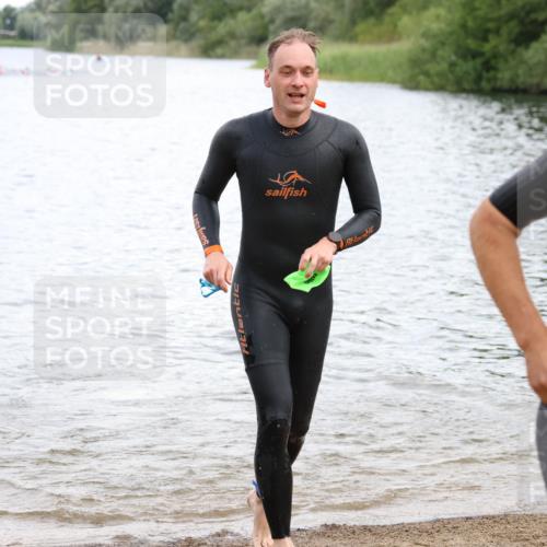 16.06.2024 - 26. Vierlanden-Triathlon Strokosch-Dieckow http://msf.ph/oto/6330265 16.06.2024 11:08:14 Schwimmen 388, 414, 430, 472, 388, 414, 430, 472 meine-sportfotos.de