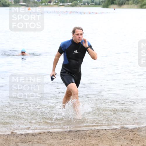 16.06.2024 - 26. Vierlanden-Triathlon Strokosch-Dieckow http://msf.ph/oto/6330286 16.06.2024 11:08:16 Schwimmen 388, 414, 430, 472, 388, 414, 430, 472 meine-sportfotos.de