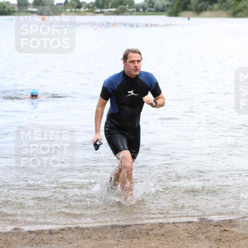 16.06.2024 - 26. Vierlanden-Triathlon Strokosch-Dieckow http://msf.ph/oto/6330292 16.06.2024 11:08:16 Schwimmen 388, 414, 430, 472, 388, 414, 430, 472 meine-sportfotos.de