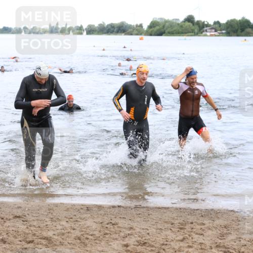 16.06.2024 - 26. Vierlanden-Triathlon Strokosch-Dieckow http://msf.ph/oto/6330538 16.06.2024 11:08:43 Schwimmen 359, 365, 366, 433, 454, 456, 457, 462, 470, 1276, 359, 365, 366, 433, 454, 456, 457, 462, 470, 1276 meine-sportfotos.de
