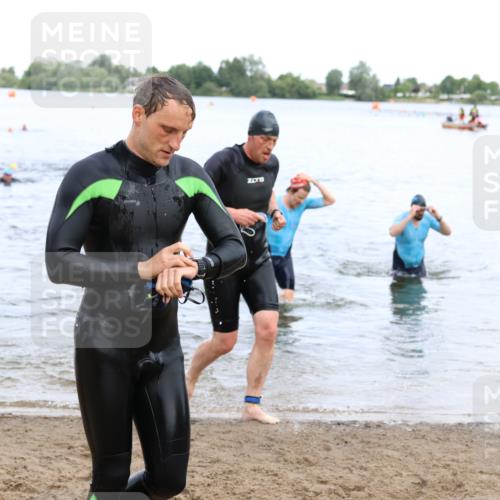 16.06.2024 - 26. Vierlanden-Triathlon Strokosch-Dieckow http://msf.ph/oto/6330920 16.06.2024 11:09:26 Schwimmen 364, 380, 391, 398, 410, 437, 471, 364, 380, 391, 398, 410, 437, 471 meine-sportfotos.de