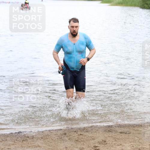 16.06.2024 - 26. Vierlanden-Triathlon Strokosch-Dieckow http://msf.ph/oto/6331023 16.06.2024 11:09:32 Schwimmen 364, 380, 391, 398, 399, 437, 471, 735, 364, 380, 391, 398, 399, 437, 471, 735 meine-sportfotos.de