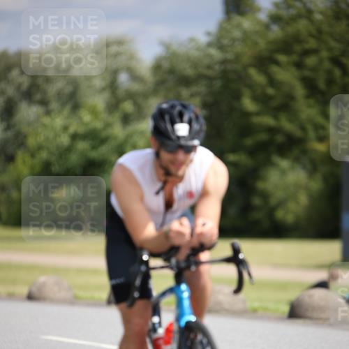 16.06.2024 - 26. Vierlanden-Triathlon Jannik Wohlers http://msf.ph/oto/6331908 16.06.2024 10:55:54 Radfahren 61, 200 meine-sportfotos.de