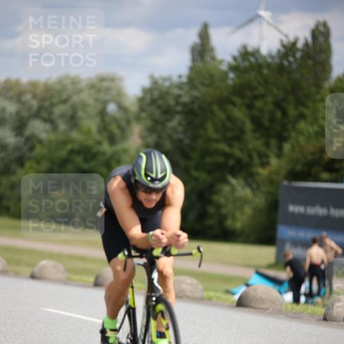 16.06.2024 - 26. Vierlanden-Triathlon Jannik Wohlers http://msf.ph/oto/6332244 16.06.2024 10:58:56 Radfahren 57, 114, 206 meine-sportfotos.de