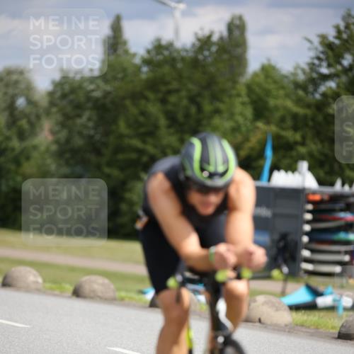 16.06.2024 - 26. Vierlanden-Triathlon Jannik Wohlers http://msf.ph/oto/6332257 16.06.2024 10:58:56 Radfahren 57, 114, 206 meine-sportfotos.de